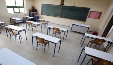 Αδιανόητο περιστατικό στο Χαλάνδρι: Καθηγητής ΕΠΑΛ έπιασε με… κόφτη τα δάχτυλα μαθητή! (βίντεο)