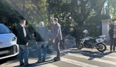 Τροχαίο ατύχημα στο κέντρο της Αθήνας: ΙΧ παρέσυρε πεζό στη συμβολή των Ηρώδου Αττικού και Λεωφ. Βασ.Γεωργίου