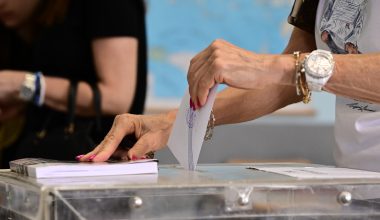 Δημοσκόπηση MRB: Αυξάνονται τα ποσοστά δυσπιστίας των πολιτών προς την κυβέρνηση για τη Δικαιοσύνη και τον ΟΠΕΚΕΠΕ