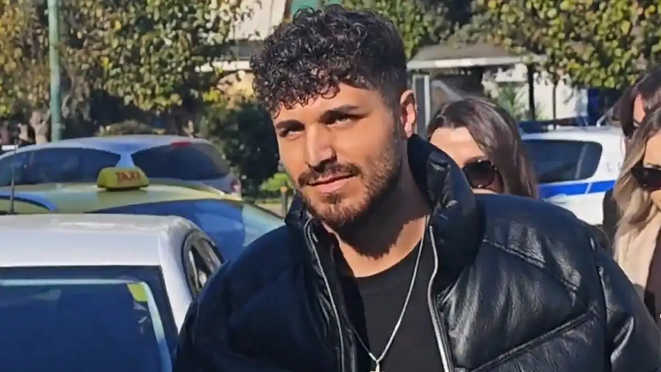 Σ.Παπαδόπουλος: Αυτός είναι ο 21χρονος τραγουδιστής που μήνυσε τον Γ.Μαζωνάκη για ανήθικες προτάσεις