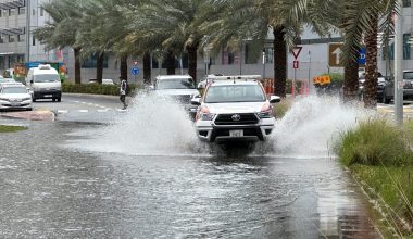 Βροχές «πνίγουν» το Ντουμπάι: «Μην βγαίνετε από το σπίτι»