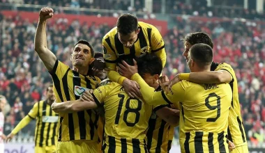 H AEK πέτυχε την ανατροπή: Νίκησε 3-2 την Κραϊόβα ενώ έχανε με 0-2! – Μπήκε στους «16» του Europa Conference League