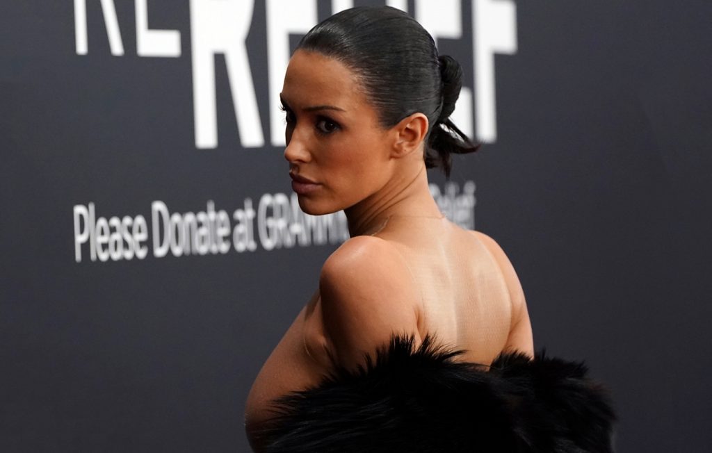 Μπιάνκα Σένσορι: Αποκάλυψε… δια αντιπροσώπου γιατί εμφανίζεται δημόσια με τόσο προκλητικά ρούχα (βίντεο)