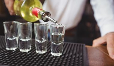 Μαθητές κατανάλωσαν αλκοόλ σε 5νθήμερη εκδρομή στη Ρόδο: Συνελήφθη ο υπεύθυνος καταστήματος & η συνοδός καθηγήτρια