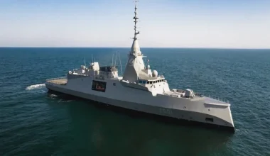 Η ανάρτηση του Κ.Μητσοτάκη με την ύψωση της ελληνικής σημαίας στην φρεγάτα «Κίμων»