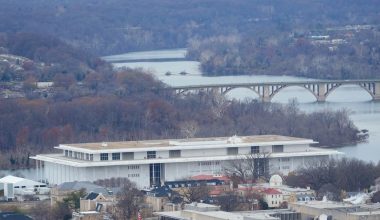 ΗΠΑ: Το εμβληματικό πολιτιστικό κέντρο «Κένεντι Σέντερ» μετονομάζεται σε «Τραμπ-Κένεντι Σέντερ»