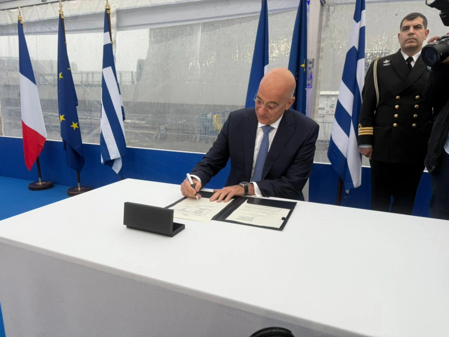Γαλλία: Παραδόθηκε η πρώτη φρεγάτα FDI «Κίμων» στην Ελλάδα – Δείτε εικόνες από την τελετή
