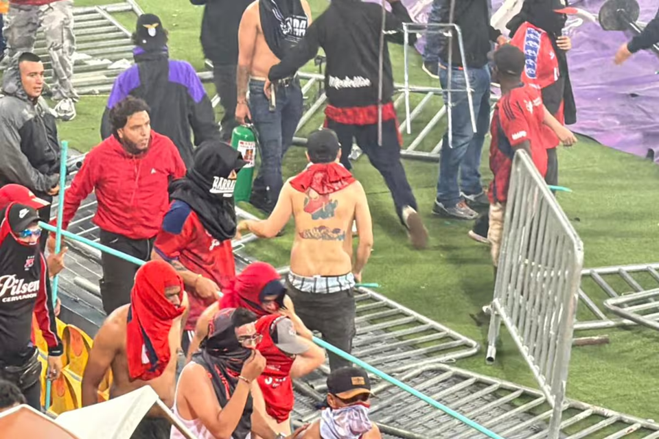 Τελικός Κυπέλλου Κολομβίας: Μάχες μεταξύ οπαδών της Ιντεπετιέντε Μεντεγίν και της Ατλέτικο Νασιονάλ (βίντεο)