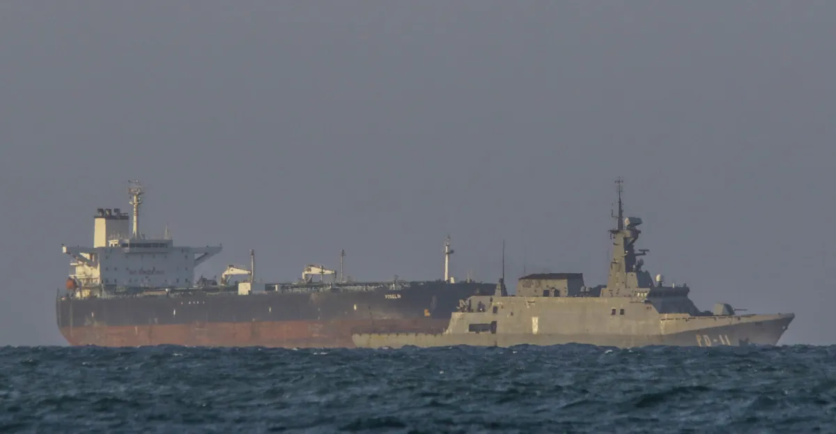 Συνοδεία πολεμικών πλοίων απέπλευσε κονβόι πετρελαιοφόρων από την Βενεζουέλα