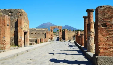 Πομπηία: Ερευνητές εντόπισαν νέα δωμάτια και τοιχογραφίες στη «Βίλα της Ποππαίας»