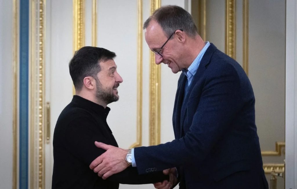 Ο Β.Ζελένσκι «ψάχνει» 135 δισ.ευρώ και ο Γερμανός Φ.Μερτς υπόσχεται ότι θα πιέσει να του δώσουν τα ρωσικά κεφάλαια