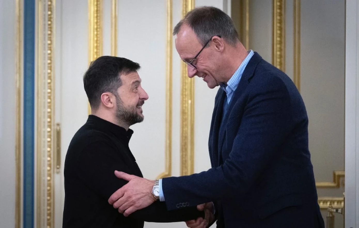 Ο Β.Ζελένσκι «ψάχνει» 135 δισ.ευρώ και ο Γερμανός Φ.Μερτς υπόσχεται ότι θα πιέσει να του δώσουν τα ρωσικά κεφάλαια