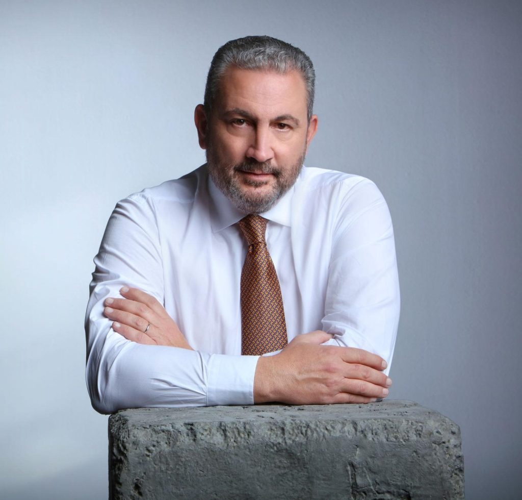 Μαζί με τον Αμερικανό πρόεδρο Ν.Τραμπ ο επικεφαλής του Ομίλου Aktor Αλέξανδρος Εξάρχου