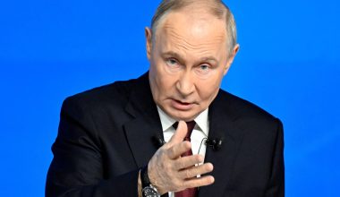 Ο Β.Πούτιν για τις  υστερικές κραυγές της ΕΕ για επικείμενη ρωσική  επίθεση: «Πρόκειται για ανοησίες»