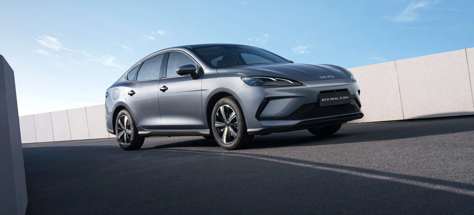 BYD Seal 5 DM-i: Στην Ελλάδα το σεντάν που ξεπερνά τα 1.000 km αυτονομίας