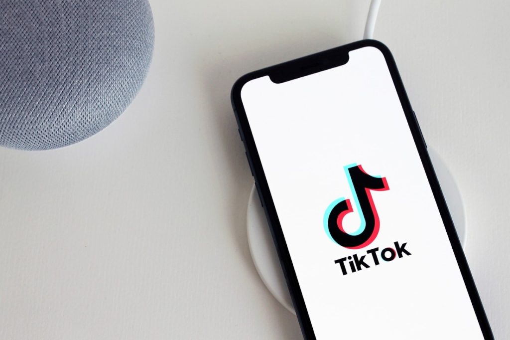 Το «κόλπο» του TikTok για να μην κλείσει εντελώς στις ΗΠΑ: Oracle, Silver Lake και MGX αγοράζουν το 50%