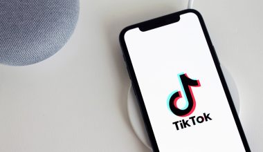 Το «κόλπο» του TikTok για να μην κλείσει εντελώς στις ΗΠΑ: Oracle, Silver Lake και MGX αγοράζουν το 50%