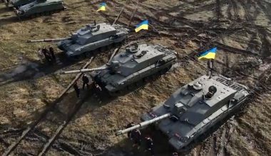 Βίντεο: Δεκάδες κατεστραμμένα ουκρανικά στρατιωτικά οχήματα βρίσκονται εγκαταλελειμμένα κοντά στο Ποκρόβσκ