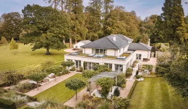 Βρετανία: Ζευγάρι κέρδισε βίλα 3 εκατ. λιρών – Τώρα διώχνουν από το άλλο σπίτι τον γιο τους λόγω ενοικίου