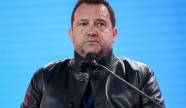 N.Πλακιάς για Μ.Καρυστιανού: «Πώς θα την αντιμετωπίζουμε; – Ως μάνα που έχασε το παιδί της ή ως πολιτικό;»