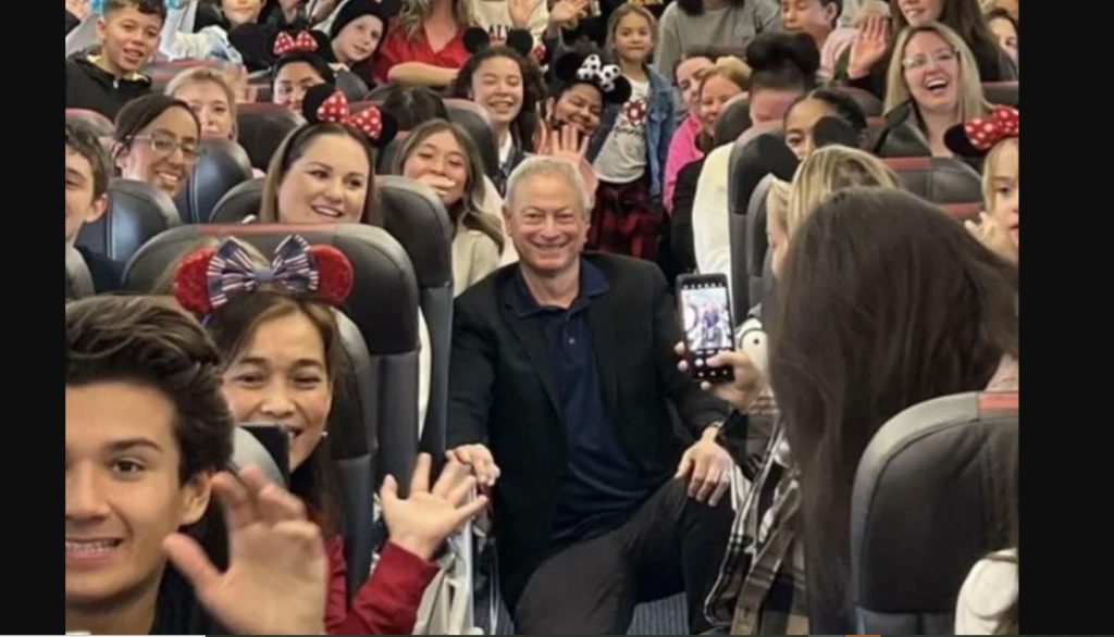 Γκάρι Σινίζ: Ο ηθοποιός έχει στείλει τουλάχιστον 1.000 παιδιά στη Ντίσνεϊ – Η ιστορία πίσω από αυτή την πράξη