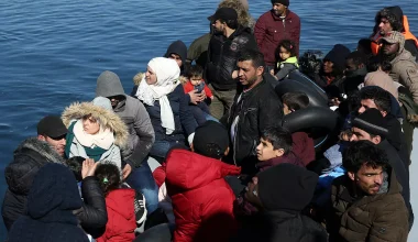 «Βουλιάζει» η Γαύδος: 545 παράνομοι αλλοδαποί εντοπίστηκαν και μεταφέρθηκαν στο νησί