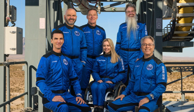 Μικαέλα Μπέντχαους: Ο πρώτος άνθρωπος σε αναπηρικό αμαξίδιο που ταξίδεψε στο διάστημα (βίντεο)