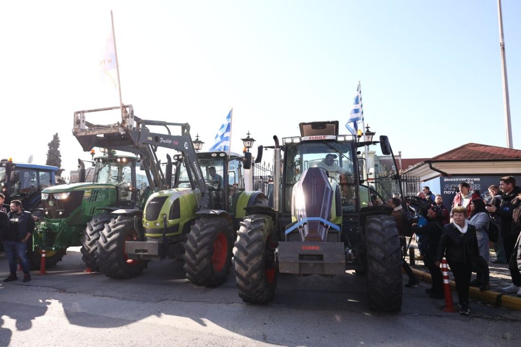 Ιωάννινα: Δικογραφία σε βάρος αγροτών για το άνοιγμα μπαρών στα διόδια Δροσοχωρίου!