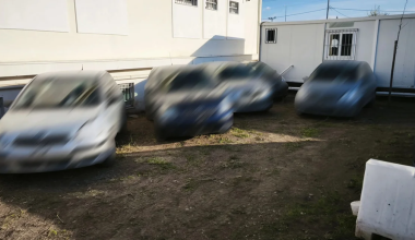 Εξαρθρώθηκε σπείρα στην Αττική που έκλεβε αυτοκίνητα, τα παραποιούσε και τα μεταπωλούσε – Πώς τα νομιμοποιούσε