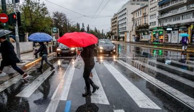 Με τοπικές βροχές και χαμηλές θερμοκρασίες θα «κυλήσει» ο καιρός μέχρι τα Χριστούγεννα – Η πρόγνωση για την Κυριακή