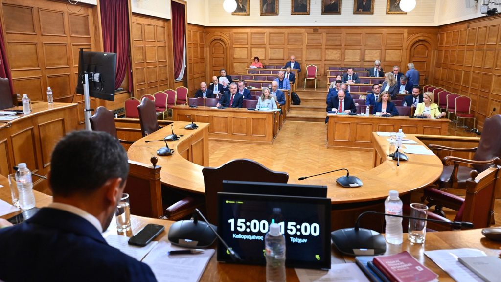 Το φιάσκο της Εξεταστικής Επιτροπής: Οι κατηγορούμενοι επικαλέστηκαν την σιωπή και η κυβέρνηση την άγνοια