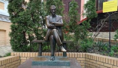 Η Ουκρανία θα κατεδαφίσει το μνημείο του θρυλικού συγγραφέα γεννημένου στο Κίεβο Μιχαήλ Μπουλγκάκοφ