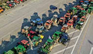 Κλιμακώνονται οι αγροτικές κινητοποιήσεις: Aνοικτά από σήμερα διόδια και λωρίδες κυκλοφορίας για τους εκδρομείς