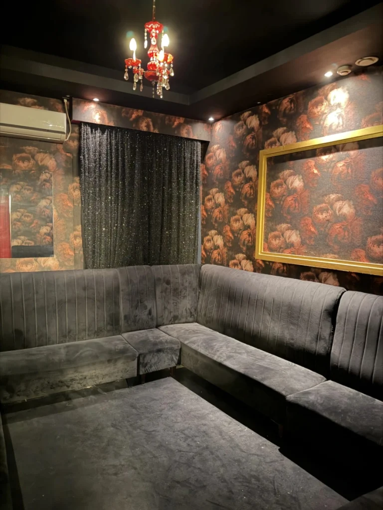 Καλλιθέα: Mεγάλη επιχείρηση της ΕΛ.ΑΣ. σε καταστήματα «Stripshow» – Πέντε συλλήψεις