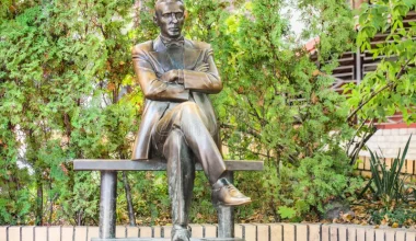 Η Ουκρανία θα κατεδαφίσει το μνημείο του θρυλικού συγγραφέα γεννημένου στο Κίεβο Μιχαήλ Μπουλγκάκοφ