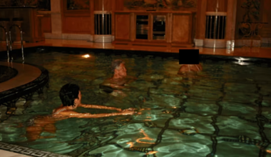 Σάλος στις ΗΠΑ με τις φωτογραφίες του Μ.Κλίντον σε πισίνα μαζί με την Γ.Μάξγουελ την σύντροφο του Τ.Έπσταϊν