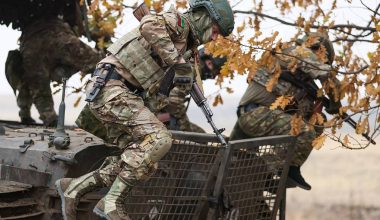 Ρωσικά στρατεύματα έδωσαν στη δημοσιότητα βίντεο από την εκκαθάριση πενταώροφου κτιρίου στην Χουλιαΐπολε