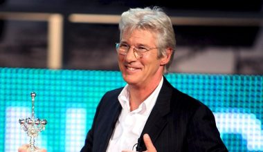 Όταν ο Ρίτσαρντ Γκιρ έκανε χαμό το 1993 στα Όσκαρ: Τι έκανε και μπήκε στη μαύρη λίστα για 20 χρόνια