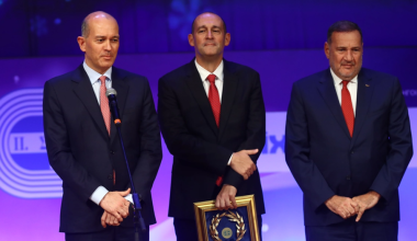 Αδερφοί Αγγελόπουλοι στα βραβεία ΠΣΑΤ: «Ελπίζουμε πως σύντομα ο Ολυμπιακός θα μπει στο σπίτι που του αξίζει»