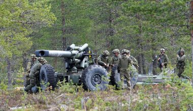 ΥΠΑΜ Φινλανδίας: «Από την 1η Ιανουαρίου θα αυξηθεί στα 65 έτη το όριο ηλικίας των εφέδρων του Στρατού»
