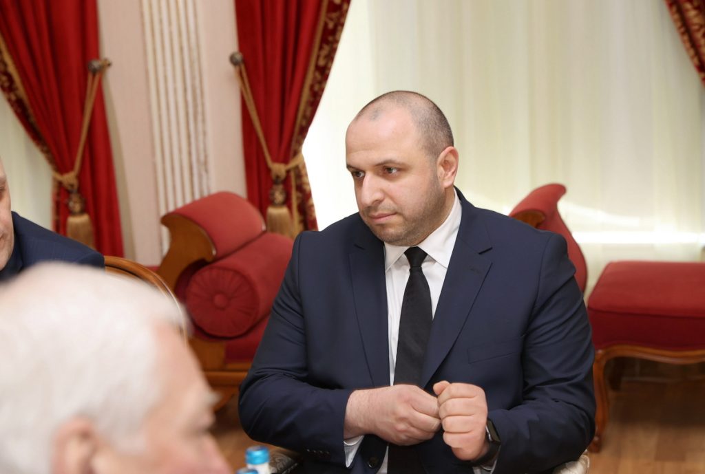 Το «δεξί» χέρι του Β.Ζελένσκι ο Ρ.Ουμέροφ ζήτησε την προστασία του FBI!