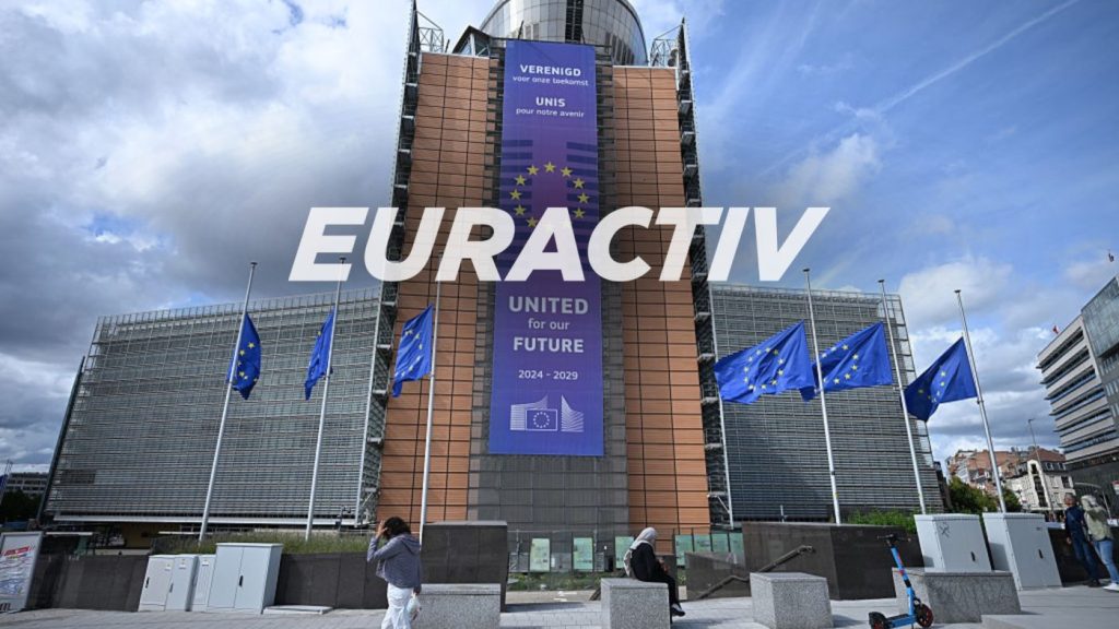 Η Ευρωπαϊκή Επιτροπή απαγορεύει τις ανεπίσημες ενημερώσεις στην Euractiv λόγω «επικριτικής δημοσιογραφίας»