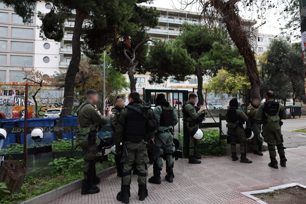 Η αστυνομία «καθάρισε» κατάληψη στις φοιτητικές εστίες του Ζωγράφου μετά από… πολλά χρόνια