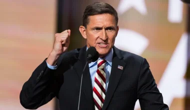 Ο Μάικλ Φλιν κατηγορεί την CIA ότι συνεργάζεται μαζί με την ΕΕ εναντίον του Τραμπ