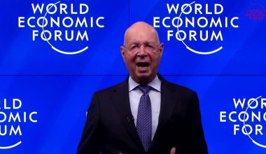 Κλάους Σβαμπ: «Μπαίνουμε σε μια νέα εποχή – Το 50% των θέσεων εργασίας θα επηρεαστεί»