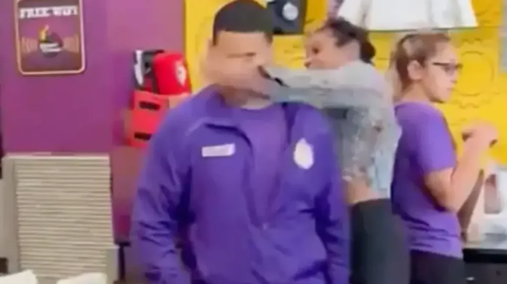 Βίντεο: Η στιγμή που πελάτισσα σε γυμναστήριο επιτίθεται σε υπάλληλο και τον κτυπά επειδή της είπε να μην φωνάζει!