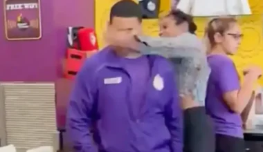 Βίντεο: Η στιγμή που πελάτισσα σε γυμναστήριο επιτίθεται σε υπάλληλο και τον κτυπά επειδή της είπε να μην φωνάζει!