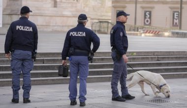 Τρόμος για 15χρονο στο Μιλάνο: Παρέα νεαρών τον απείλησε και του ζήτησε χρήματα και τα ρούχα του