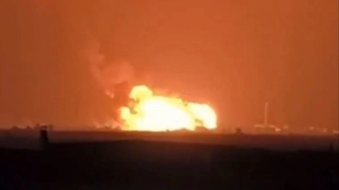 Oι Ουκρανοί έπληξαν τερματικό σταθμό LNG και δύο ρωσικά πλοία στην περιφέρεια Κρασνοντάρ (βίντεο)