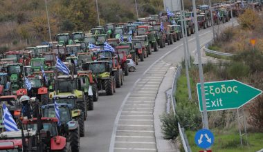 Χριστούγεννα στα μπλόκα θα κάνουν φέτος οι αγρότες: Θα βάλουν στην άκρη του δρόμου τα τρακτέρ για τους ταξιδιώτες